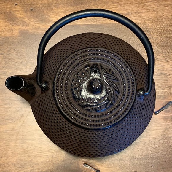 Japanese Tetsukyusu Cast Iron Teapot (鉄急須 iron teapot) - Arare Pattern - Picture 5 of 10